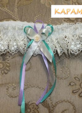Подвязка невесты айвори с сиреневой ленточкой