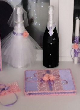 Оформление бутылок шампанского "Жених" и "Невеста" в сиреневом и розовом цвете за пару (2 шт) .