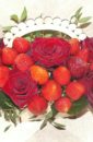 Композиция из живых цветов в деревянной корзинке "Розы с клубникой"