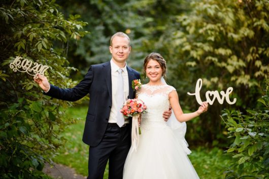 Набор для свадебной фотосессии: Дата свадьбы 35 см длиной и слово Love из мдф с покраской в любой цвет
