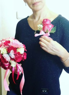 Букет невесты из айвори и розовых роз и розовых гербер