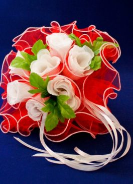 Фальш-букет невесты из белых роз
