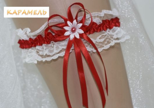 Подвязка невесты белая с красной ленточкой