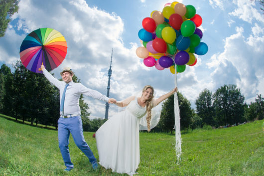Зонт в аренду +50 шаров гелием для фотосесиии