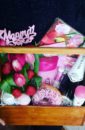 Деревянный ящик с цветами, клубникой, шампанским, сладостями и косметикой "8Марта"