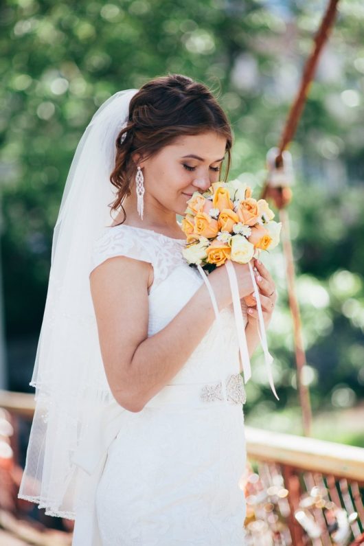 Букет невесты из персиковых роз