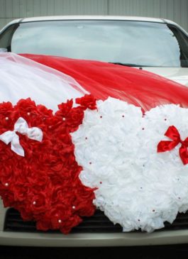 Украшения на свадебное авто жениха и невесты "2 Сердца" белое с красным в АРЕНДУ