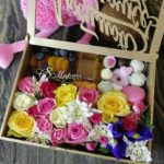 Шкатулка из дерева "Любимой Мамочке!" с цветами, курагой, голубикой, мёдом и сладостями