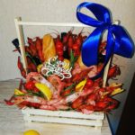 Ящик с раками, пивом и лангустинами "Щедрый дар"
