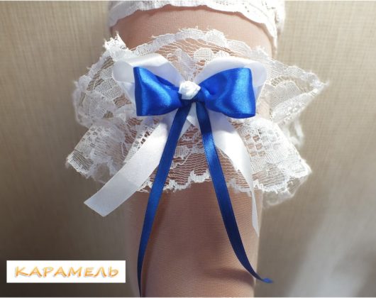 Подвязка невесты белая с синим бантиком