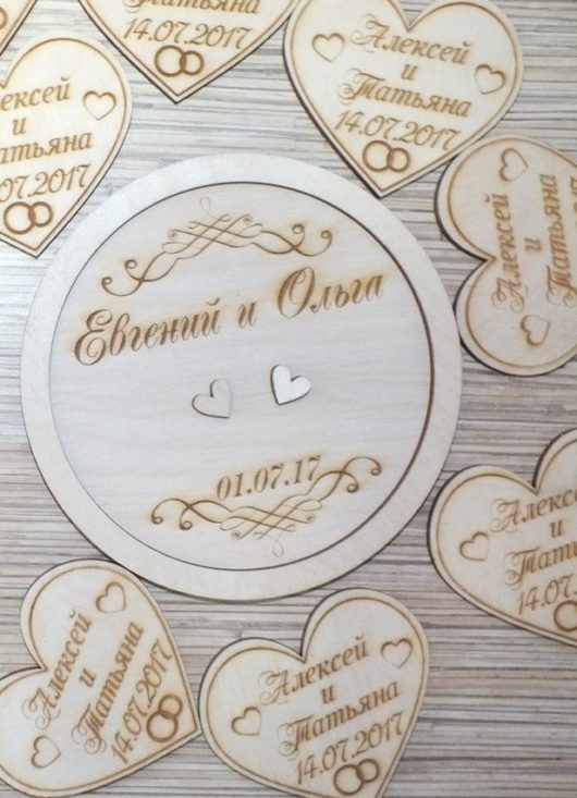 Подставка деревянная для обручальных колец "Сердцех" с именами и датой свадьбы