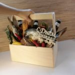"Отличный" ящик с пивом, рыбкой, солёным арахисом, сухариками ,копчёным сыром и колбасками