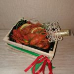 Вареные раки с пивом в деревянном ящике "Другану"