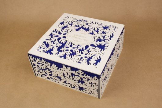 Подарочная коробка из мдф со снежинками "Счастья в Новом году!" 25*25*12 см