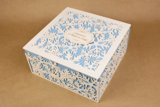Подарочная коробка из мдф со снежинками "Счастья в Новом году!" 25*25*12 см