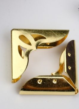 Уголок металл золото 3,1х3,1х0,7 см для скрапбукинга