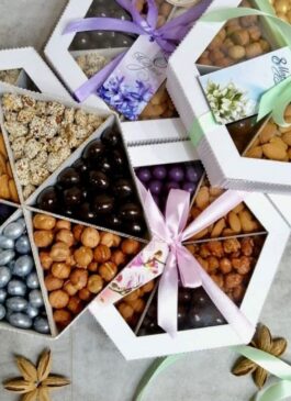 Подарочный набор "8 марта" с орешками и цукатами