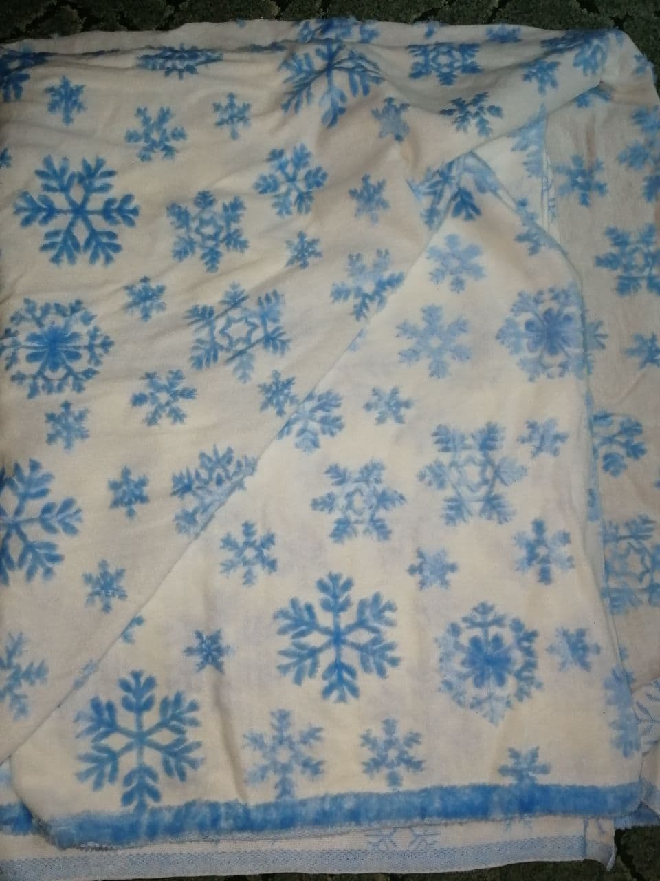Мех коротковорсовый 240 гр/м2 жаккард снежинки голубые на белом