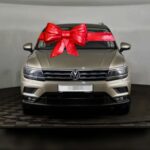 Большой красный бант "БАНТ" на лобовое стекло 1 метр с лентой  на машину Volkswagen Tiguan